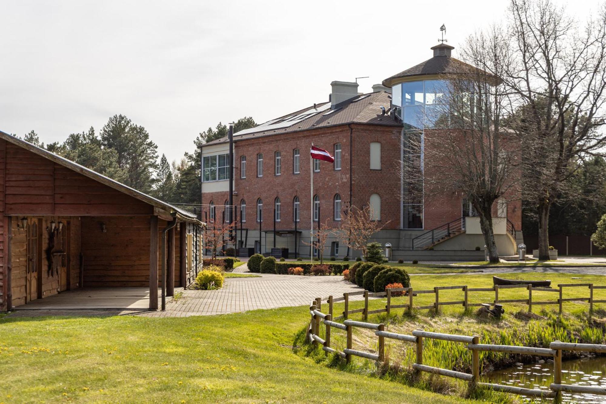 Roze Village Jurnieka Ligzda Pērkone Kültér fotó